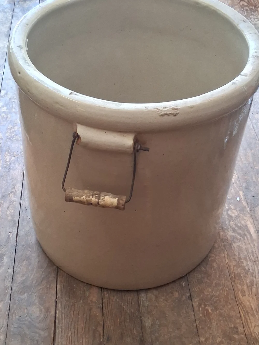 10-Gallon Red Wing.Stoneware Crock with Wing Decal